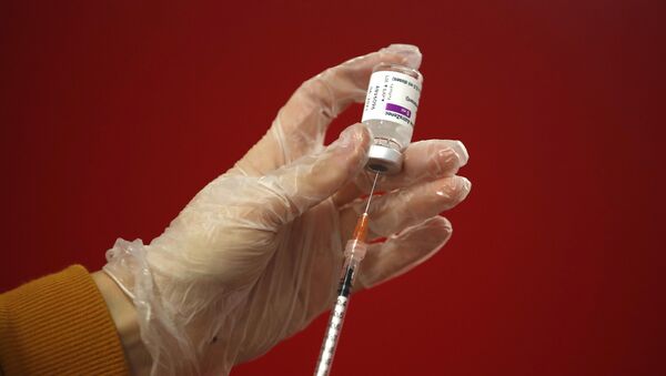 Вакцина от COVID-19 производства компании AstraZeneca - Sputnik Latvija