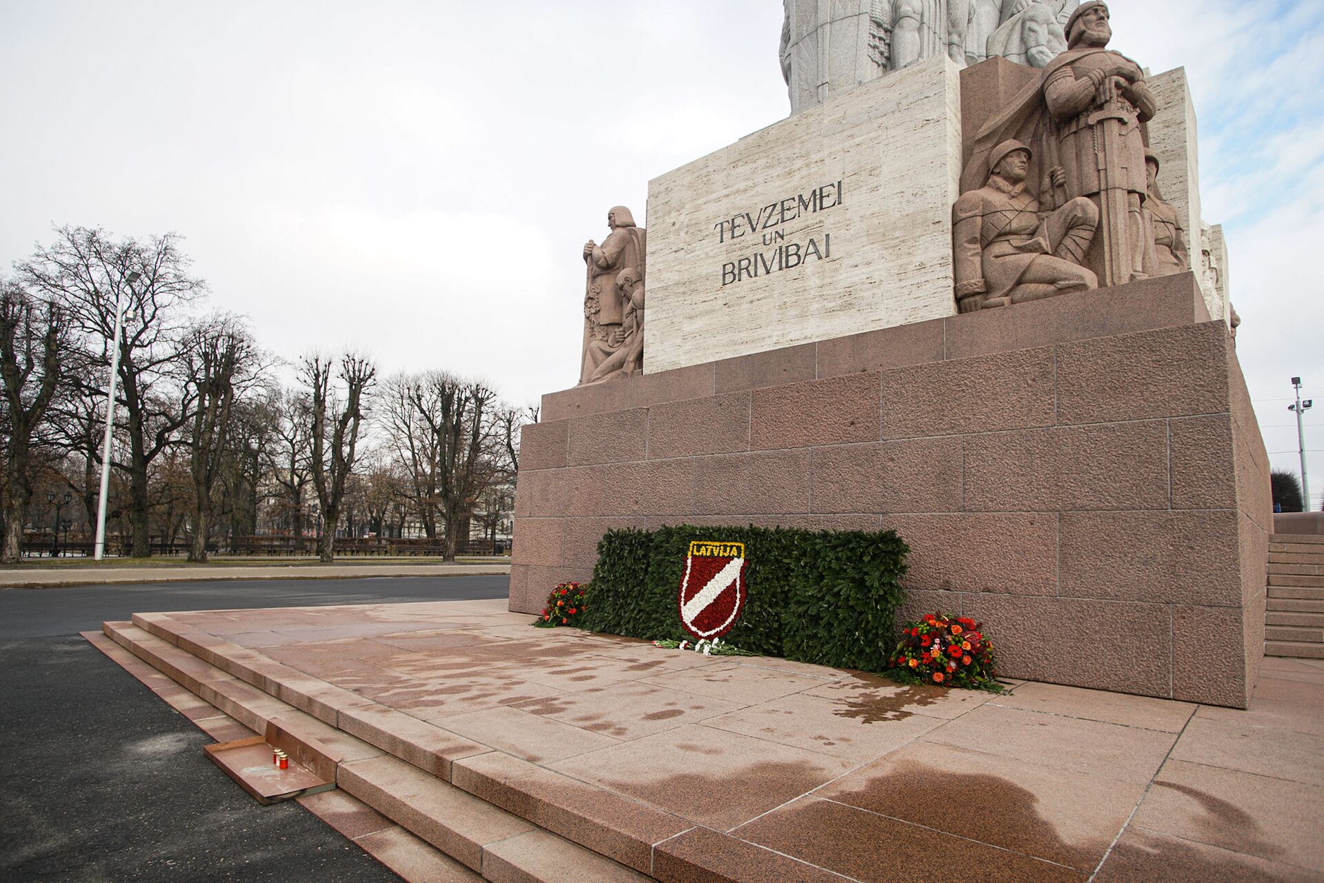 К памятнику пришли единицы: COVID почти очистил центр Риги от почитателей легионеров СС - Sputnik Латвия, 1920, 16.03.2021