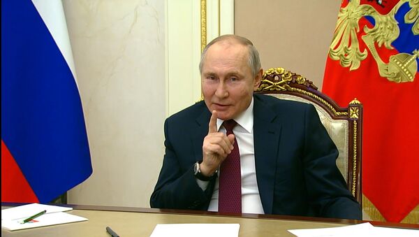 Будьте здоровы: Путин ответил на обвинения Байдена - Sputnik Latvija
