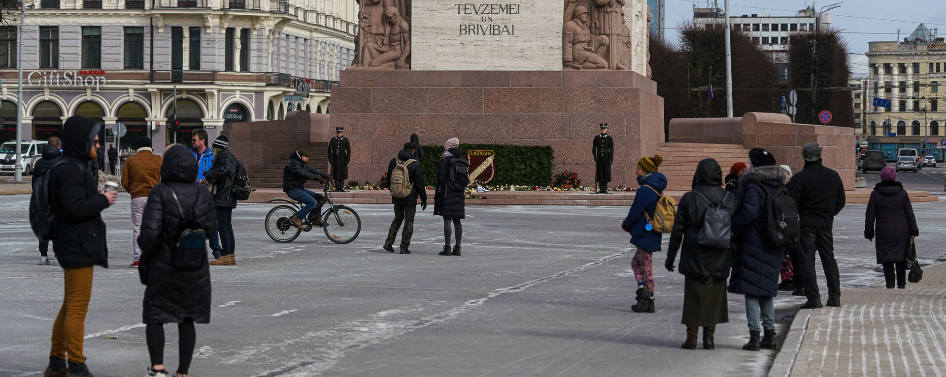 Акция протеста против ограничений, связанных с COVID-19 - Sputnik Латвия, 1920, 17.03.2022