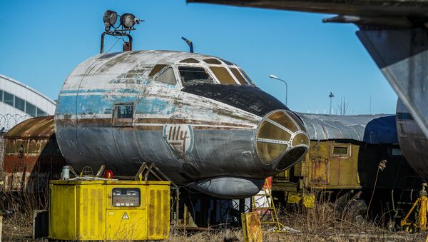 Кабина советского пассажирского самолета Ту-124 - Sputnik Латвия