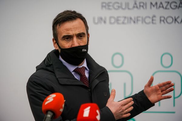 Мэр Риги Мартиньш Стакис на открытии центра вакцинации. Мэр Риги Мартиньш Стакис на открытии центра вакцинации. - Sputnik Латвия