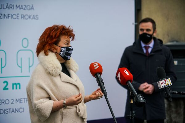 Директор имущественного департамента Рижской думы Ирена Кондрате и мэр Риги Мартиньш Стакис. Директор имущественного департамента Рижской думы Ирена Кондрате и мэр Риги Мартиньш Стакис. - Sputnik Латвия