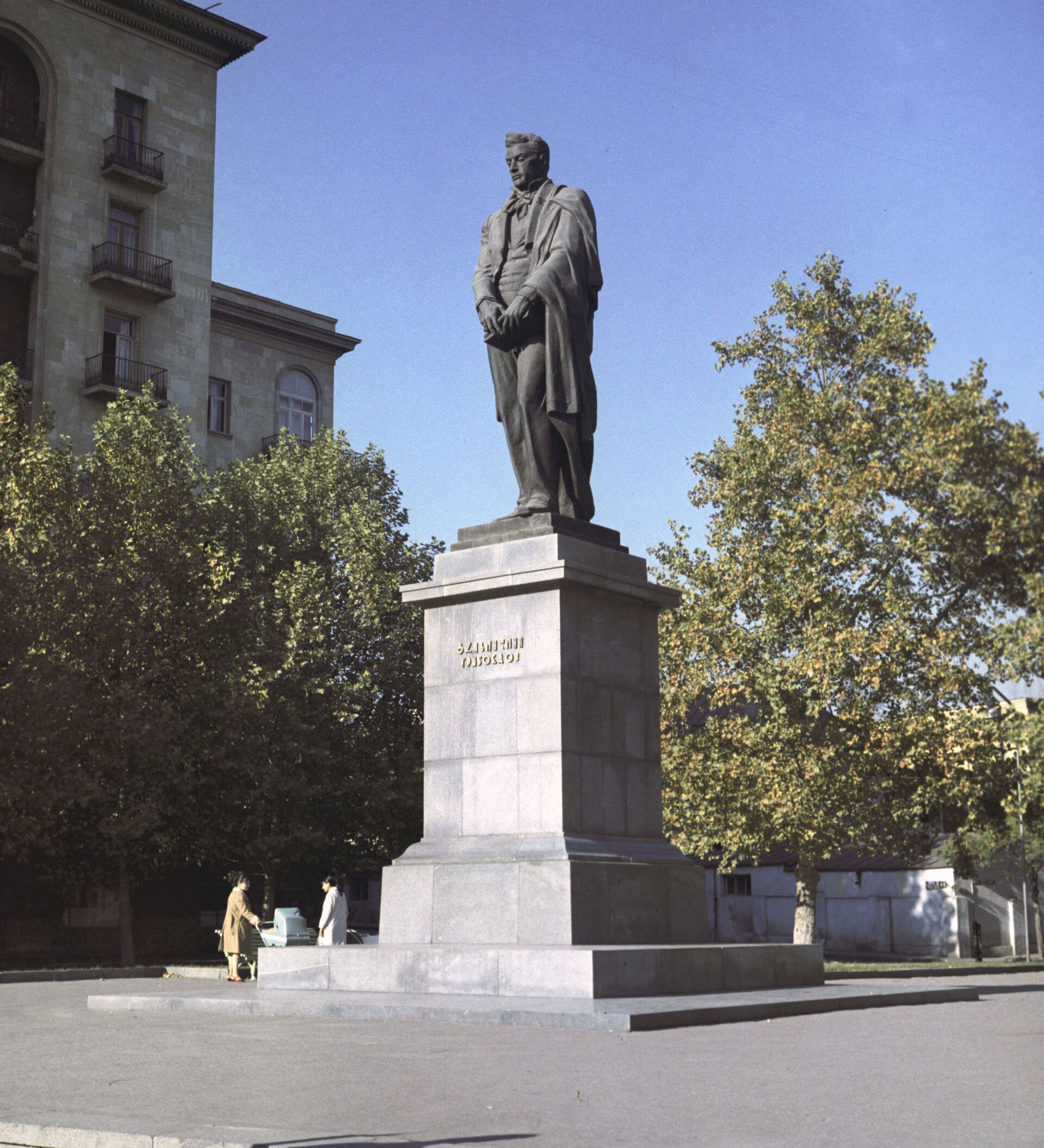 памятник грибоедову в москве