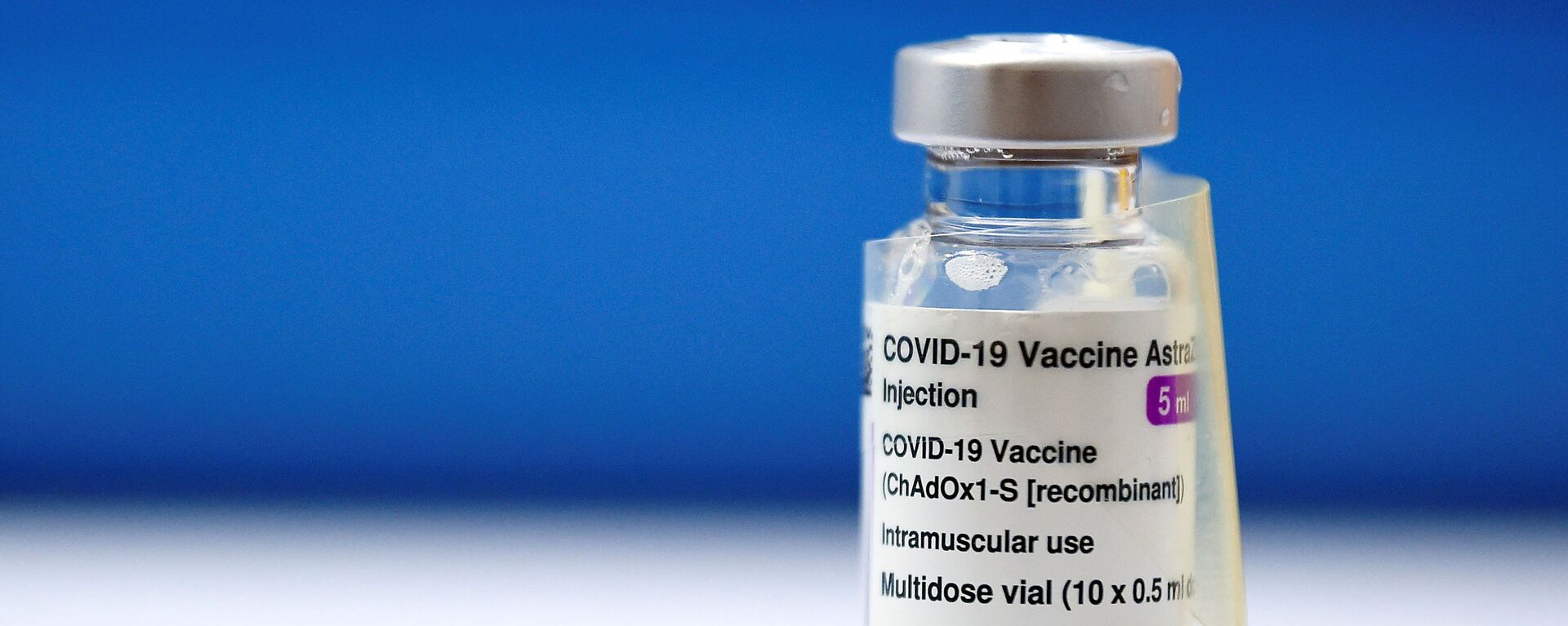 Вакцина от COVID-19 производства компании AstraZeneca - Sputnik Latvija, 1920, 08.04.2021