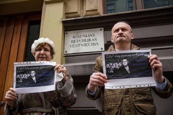 Председатель Русского союза Латвии, евродепутат Татьяна Жданок и сопредседатель РСЛ Мирослав Митрофанов. Председатель Русского союза Латвии, евродепутат Татьяна Жданок и сопредседатель РСЛ Мирослав Митрофанов. - Sputnik Латвия