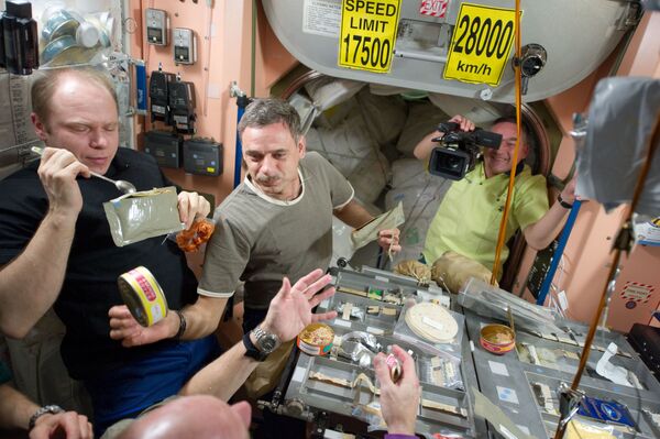 Космонавты за едой. - Sputnik Латвия