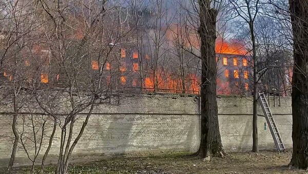 Plašs ugunsgrēks fabrikas Ņevskaja Manufaktura ēkā - Sputnik Latvija
