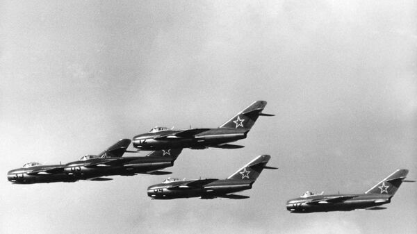 Советские истребители МИГ-15 на фестивале в Германии - Sputnik Latvija