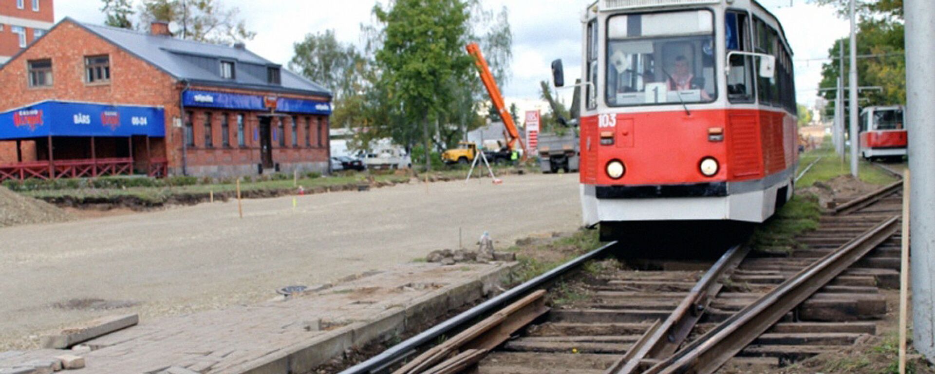 Трамвай на улице, в Даугавпилсе - Sputnik Латвия, 1920, 12.05.2022
