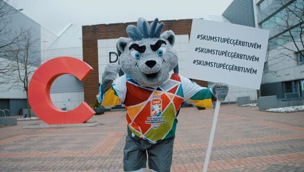 Талисман чемпионата мира по хоккею-2021 протестует против ограничений торговли - Sputnik Латвия