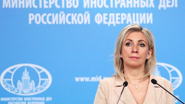 Официальный представитель Министерства иностранных дел России Мария Захарова во время брифинга в Москве - Sputnik Латвия