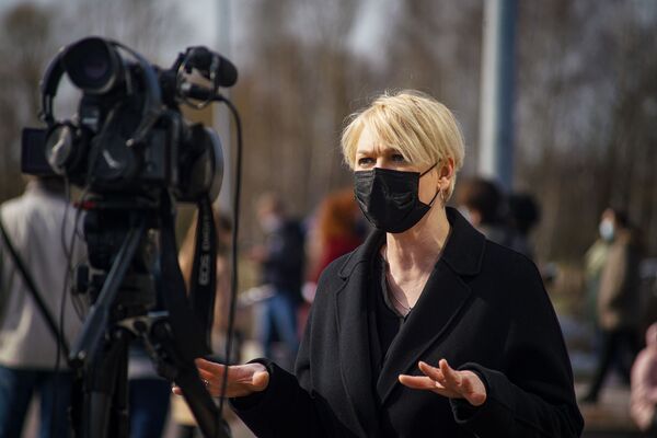 Глава Бюро вакцинации Эва Юхневича рассказала, что рассматривается возможность перенаправить дозы вакцины из тех центров, где они менее востребованы, туда, где спрос больше. Глава Бюро вакцинации Эва Юхневича рассказала, что рассматривается возможность перенаправить дозы вакцины из тех центров, где они менее востребованы, туда, где спрос больше. - Sputnik Латвия