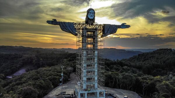 Jaunā 43 metrus augsta Kristus statuja izmēru ziņā kļūs par trešo pasaulē. - Sputnik Latvija