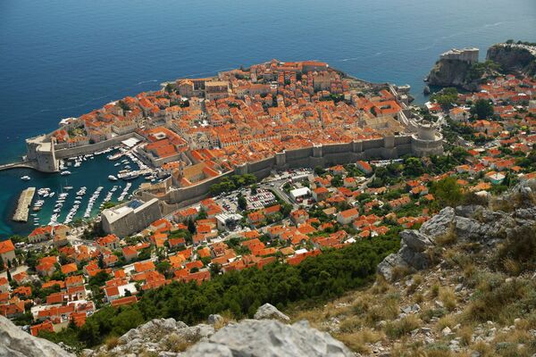 Lovrienacas cietoksnis – Lannisteru Sarkanā pils – netālu no Dubrovnikas. Tas velts 40 metru augstumā pie stāvas kraujas malas - Sputnik Latvija