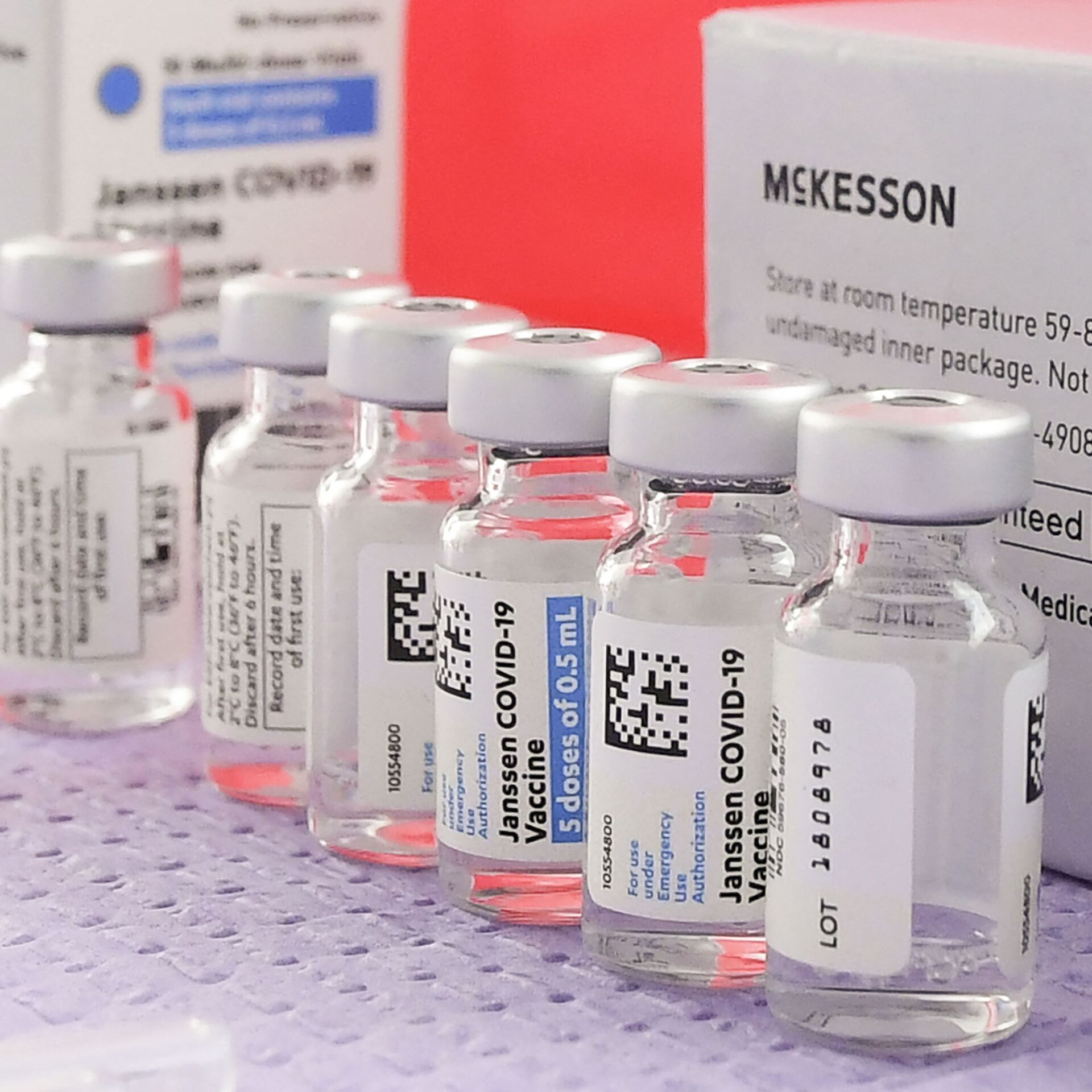 Janssen вакцина сертификат. Вакцина Джонсон и Джонсон. Производители вакцин. Janssen вакцина.