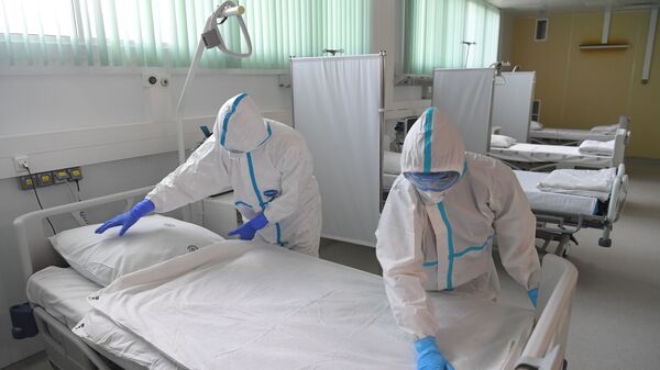 Медицинские работники в палате клинического центра - Sputnik Латвия