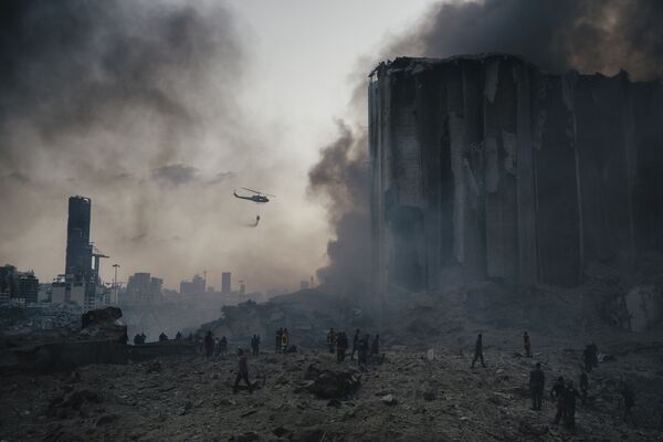 Foto no itāļu fotogrāfa Lorenco Tunjoli sērijas Sprādziens Beirutas ostā – 1. vieta kategorijā Aktuālas ziņās Foto no itāļu fotogrāfa Lorenco Tunjoli sērijas Sprādziens Beirutas ostā – 1. vieta kategorijā Aktuālas ziņās - Sputnik Latvija