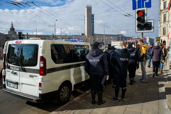 Экипаж полиции на улице Меркеля. - Sputnik Латвия