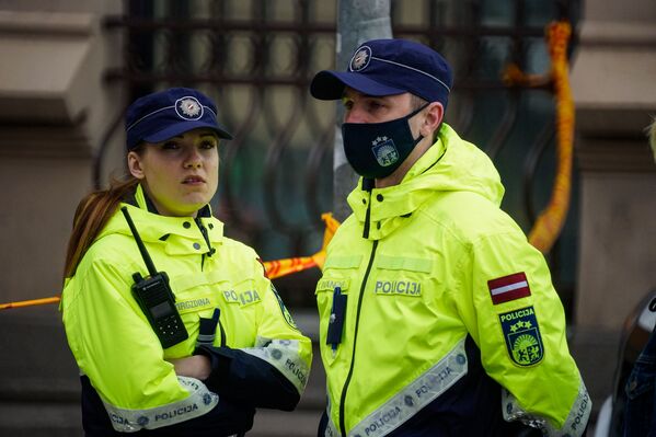 Полицейские на улице Меркеля. - Sputnik Латвия