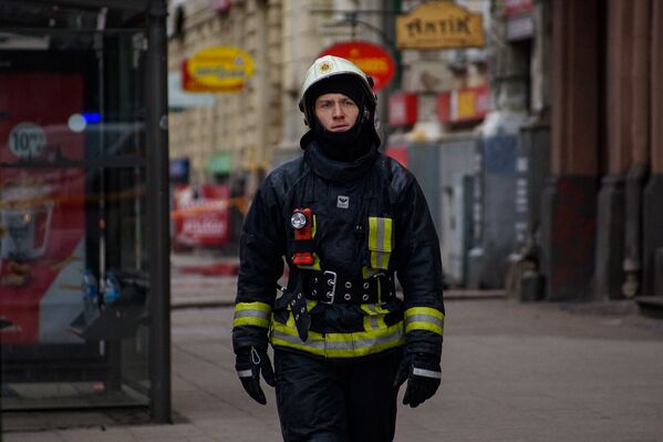 Пожарный на улице Меркеля. - Sputnik Латвия