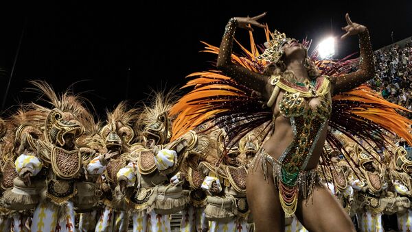 Sambas skolas Unidos da Tijuca pārstāvji karnevālā Riodežaneio, Brazīlija - Sputnik Latvija