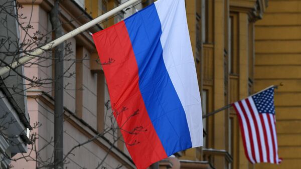 Государственные флаги России и США - Sputnik Латвия
