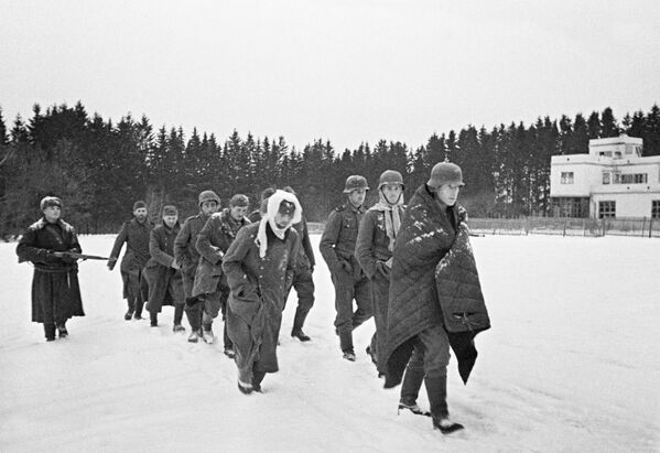 Пленные немцы в Подмосковье, 1941 год - Sputnik Латвия