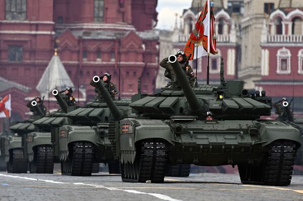 Танк Т-72Б3М во время генеральной репетиции парада в честь 76-й годовщины Победы в Великой Отечественной войне в Москве - Sputnik Латвия