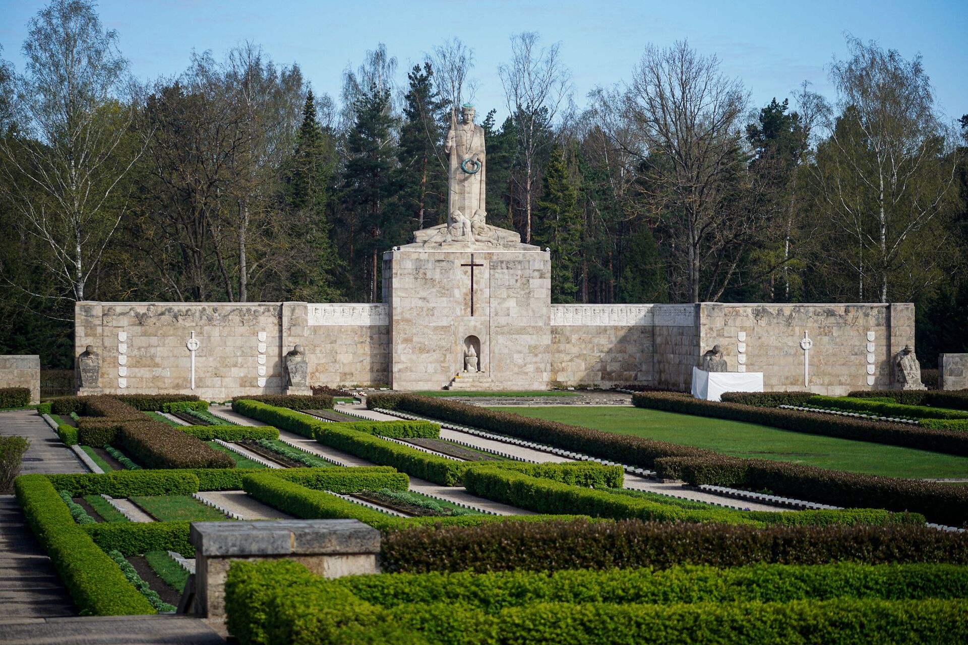 Мемориал на воинском Братском кладбище в Риге - Sputnik Латвия, 1920, 01.06.2021