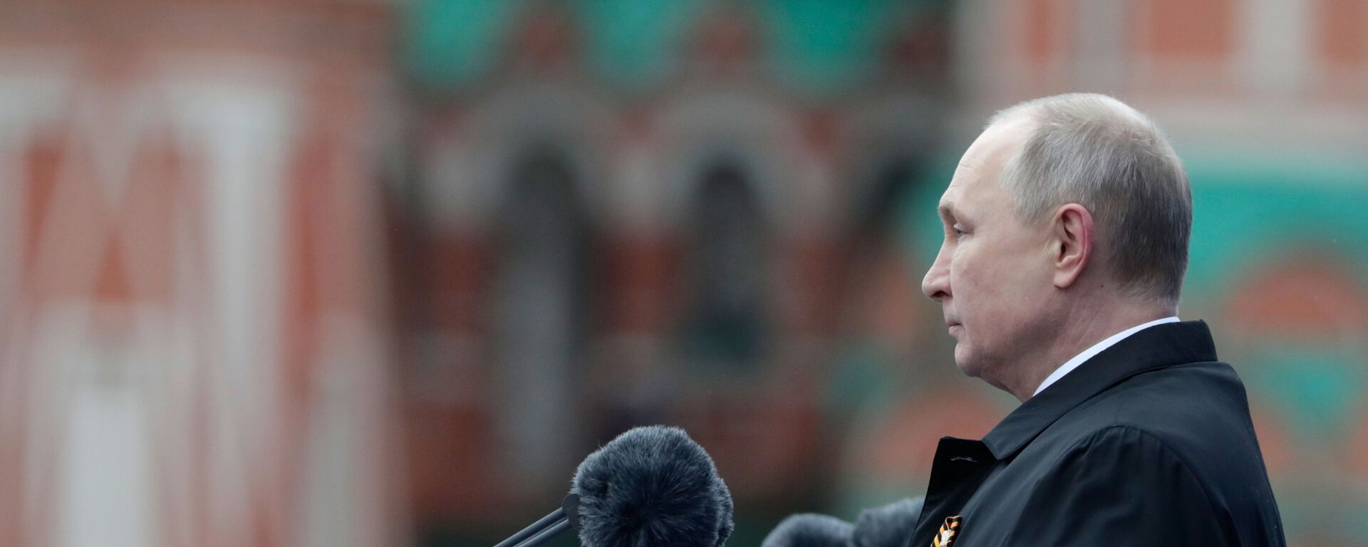 Президент РФ В. Путин на военном параде в честь 76-й годовщины Победы в ВОВ - Sputnik Latvija, 1920, 11.05.2021