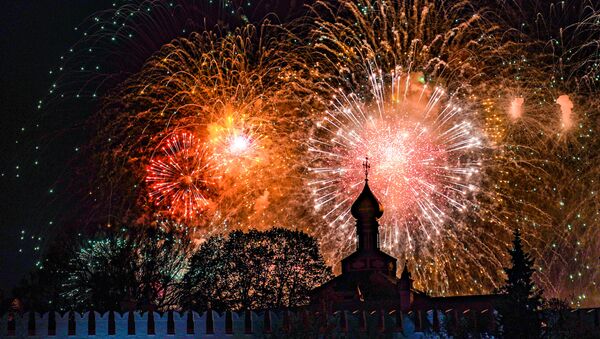 СПУТНИК_LIVE: Праздничный салют в Москве в честь 76-й годовщины Победы - Sputnik Latvija