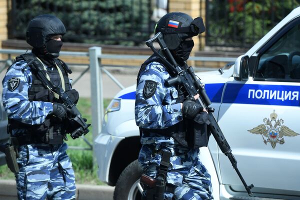 Apšaudes vietā ieradās likumsargi un operatīvo dienestu darbinieki Apšaudes vietā ieradās likumsargi un operatīvo dienestu darbinieki - Sputnik Latvija