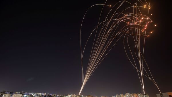 Израильская противоракетная система Iron Dome перехватывает ракеты, запущенные из сектора Газа в направлении Израиля - Sputnik Латвия