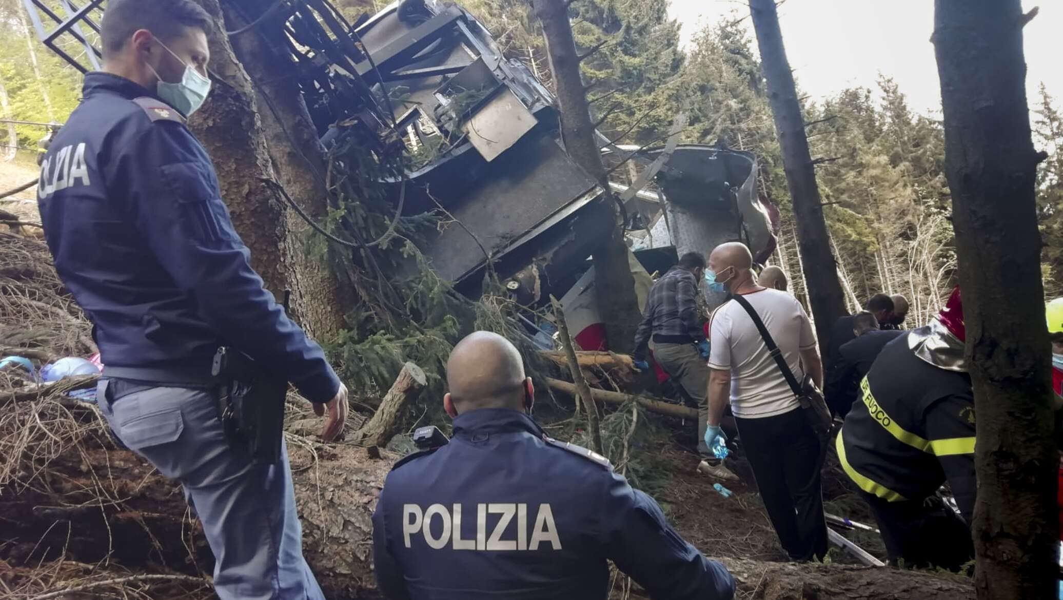 Падение фуникулера. Трагедия на канатной дороге в Италии. Крушение канатной дороги. Катастрофы канатных дорог.