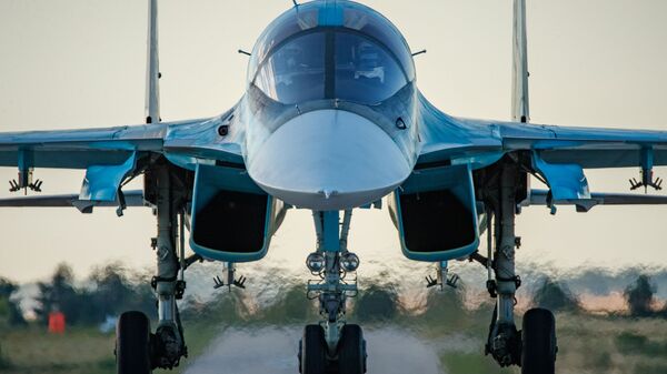 Истребитель-бомбардировщик Су-34 - Sputnik Латвия