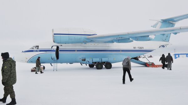 Самолет AN-72 на территории архипелага Земля Франца-Иосифа. - Sputnik Латвия