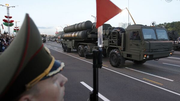 Зенитные ракетные комплексы С-400 на параде в Минске - Sputnik Латвия