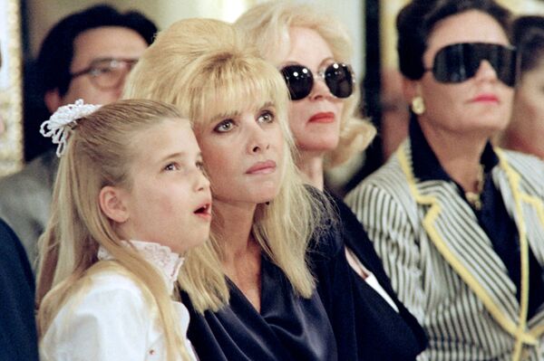 Ivanka Trampa kopā ar mammu modes demonstrācijas laikā Ņujorkā, 1991. gads. Ivanka Trampa kopā ar mammu modes demonstrācijas laikā Ņujorkā, 1991. gads. - Sputnik Latvija