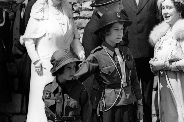 Britu princeses Mārgareta un Elizabete 1938. gadā. - Sputnik Latvija