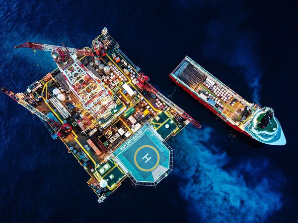  Ķīniešu fotogrāfa Xiaoxu Pu darbs &quot;Ķīnas naftas urbšanas platformas Dienvidķīnas jūrā&quot; kategorijā &quot;Mana Planēta, sērijas&quot;. - Sputnik Latvija