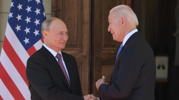  Krievijas un ASV prezidentu Vladimira Putina un Džo Baidena tikšanās - Sputnik Latvija