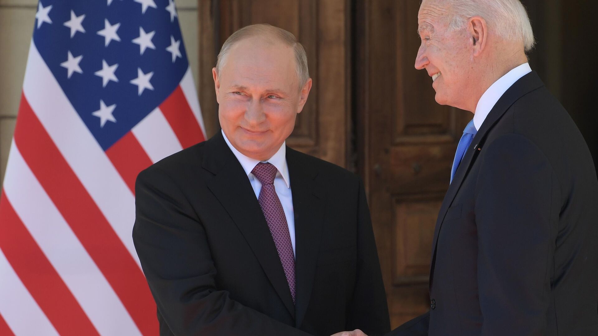 Встреча президентов России и США Владимира Путина и Джо Байдена в Женеве - Sputnik Латвия, 1920, 06.12.2021