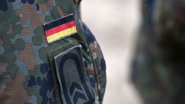 Немецкий флаг изображен на форме солдата - Sputnik Latvija