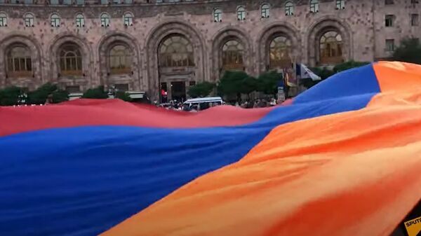 Многотысячные митинги прошли в Армении в преддверии парламентских выборов - Sputnik Латвия