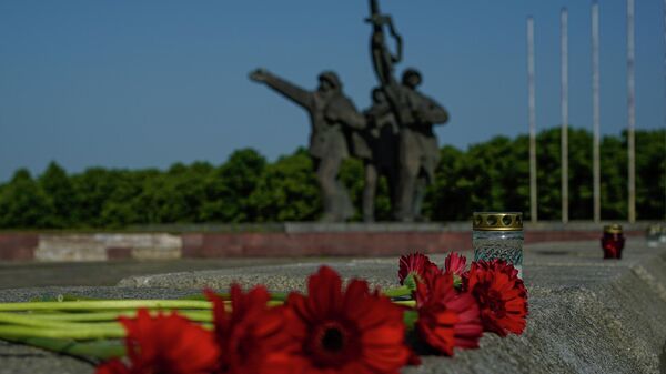 Uzvaras piemineklis Rīgā - Sputnik Latvija