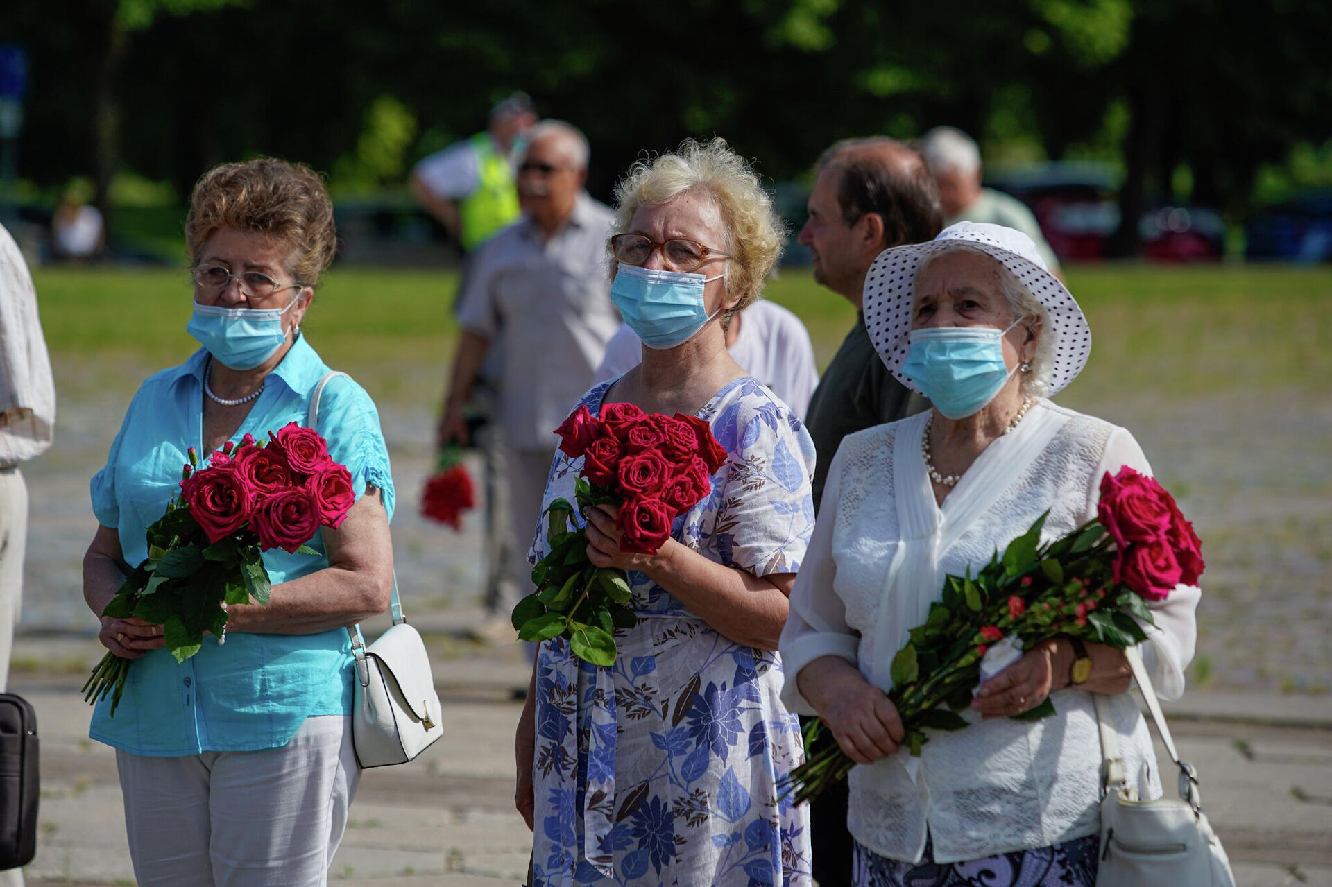22 июня, в День памяти и скорби, временный поверенный в делах РФ в Латвии Вадим Васильев, представители РСЛ и Рижской общественности возложили венки и цветы к монументу Освободителям, в память о начале Великой Отечественной войны 22 июня, в День памяти и скорби, временный поверенный в делах РФ в Латвии Вадим Васильев, представители РСЛ и Рижской общественности возложили венки и цветы к монументу Освободителям, в память о начале Великой Отечественной войны - Sputnik Латвия, 1920, 23.06.2021