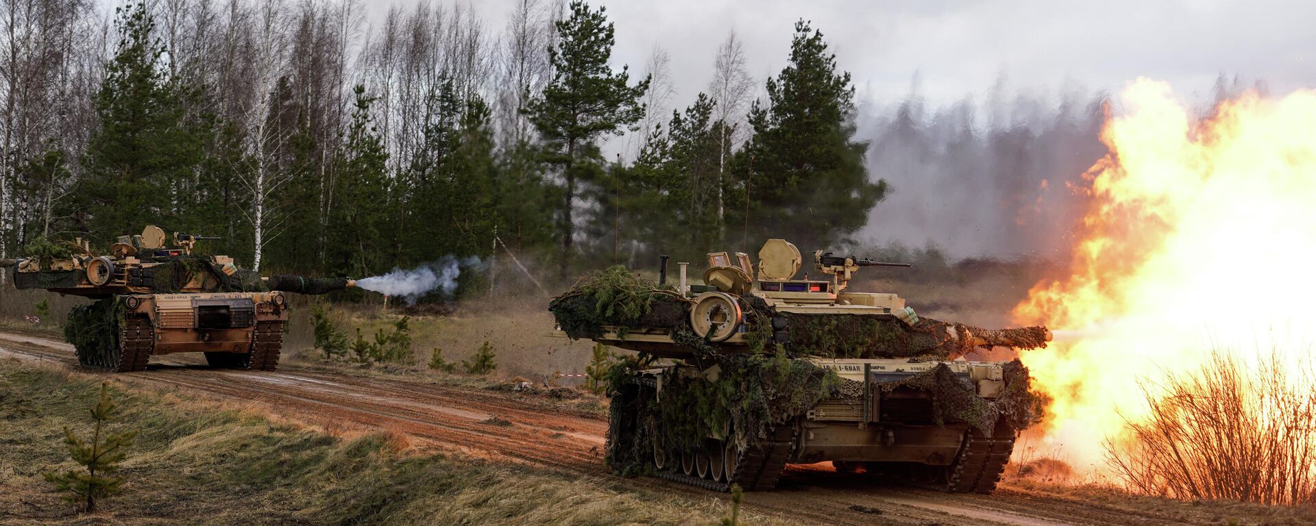 Танки M1 Abrams на международных военных учениях Summer Shield XIV в Латвии - Sputnik Латвия, 1920, 12.10.2022