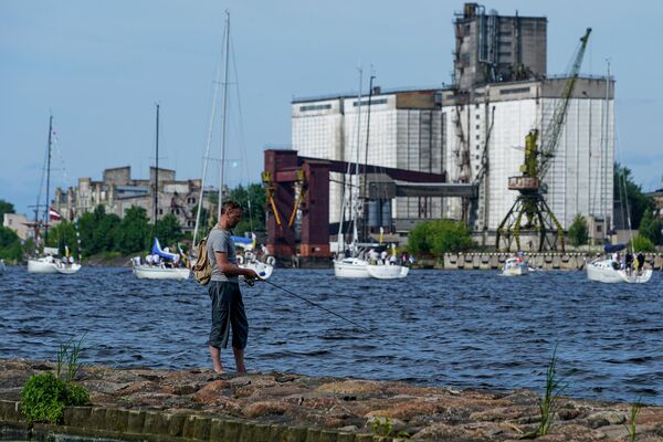 29. jūnijā regate devās projām no Rīgas uz mazāko līča salu – Roņu salu. 29. jūnijā regate devās projām no Rīgas uz mazāko līča salu – Roņu salu. - Sputnik Latvija