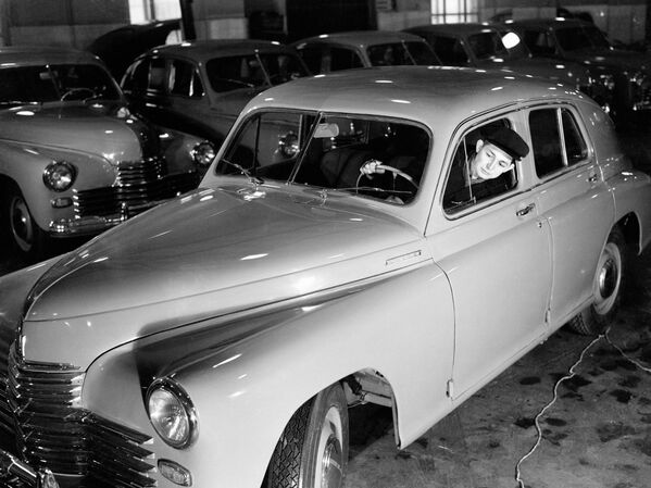 Veikala &quot;Automašīnas&quot; garāža Bakuņina ielā Maskavā, 1949. gads - Sputnik Latvija